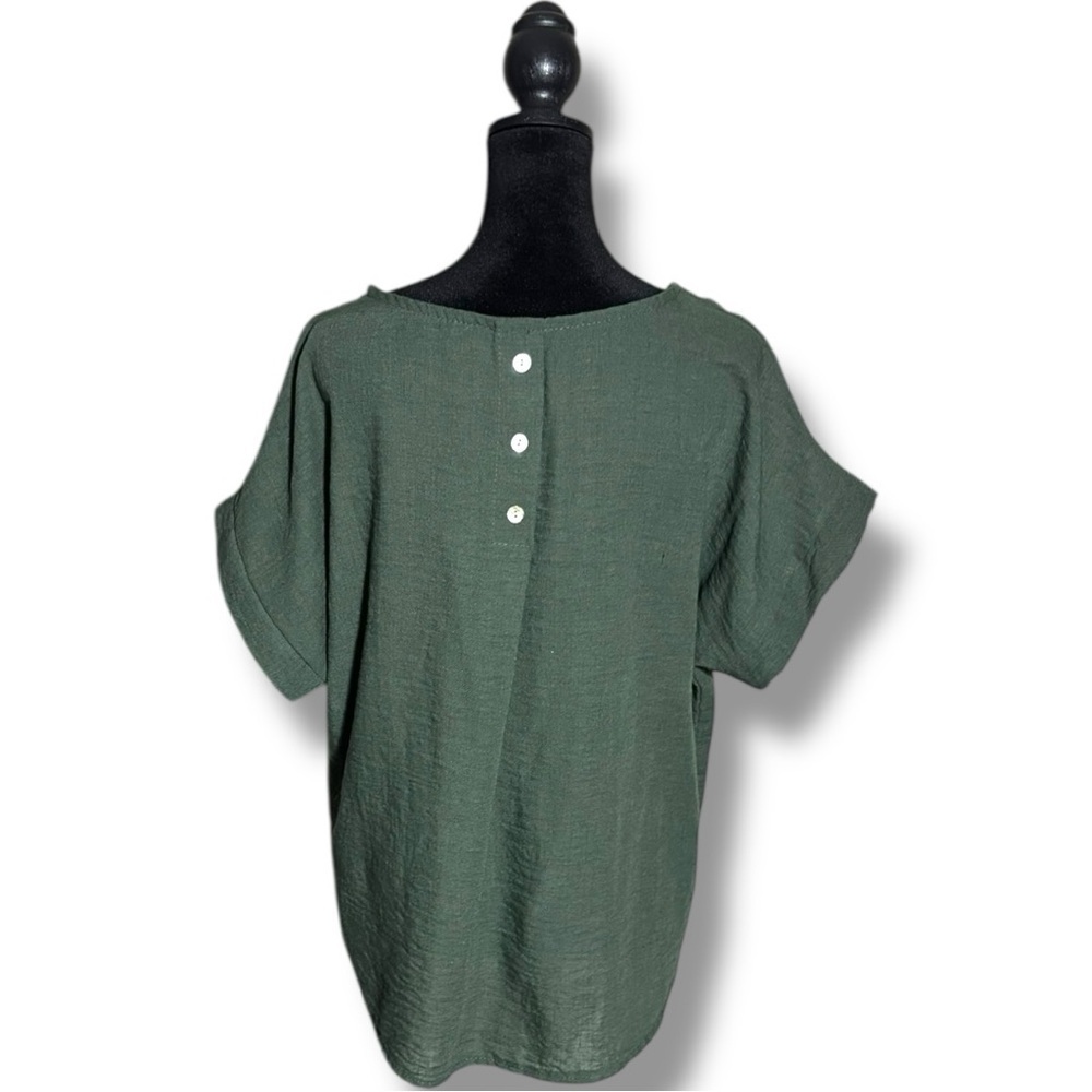 Casual Loose Fit Green Short Sleeve Boxy Top Accented with White Buttons in Back - Picture 5 of 15